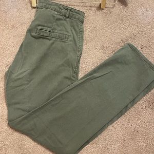 H&M women’s green Khaki pants in size 4